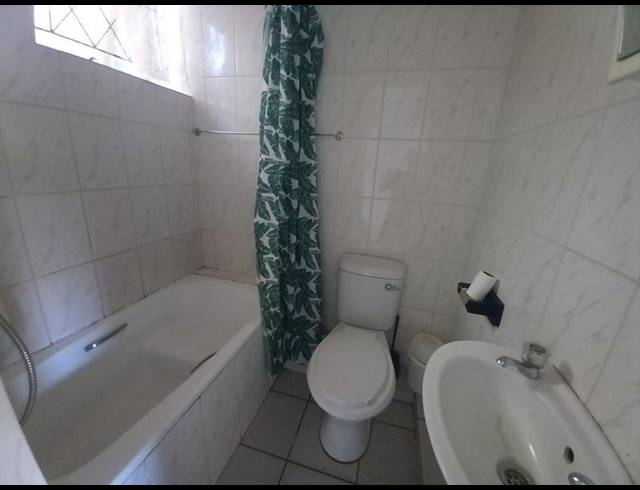 2 BEDROOM APARTMENT FOR SALE IN UVONGO BEACH